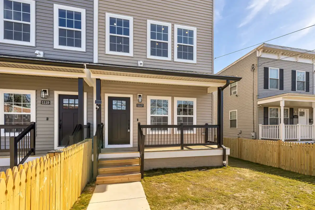 1117 46th St NE-0003.jpg