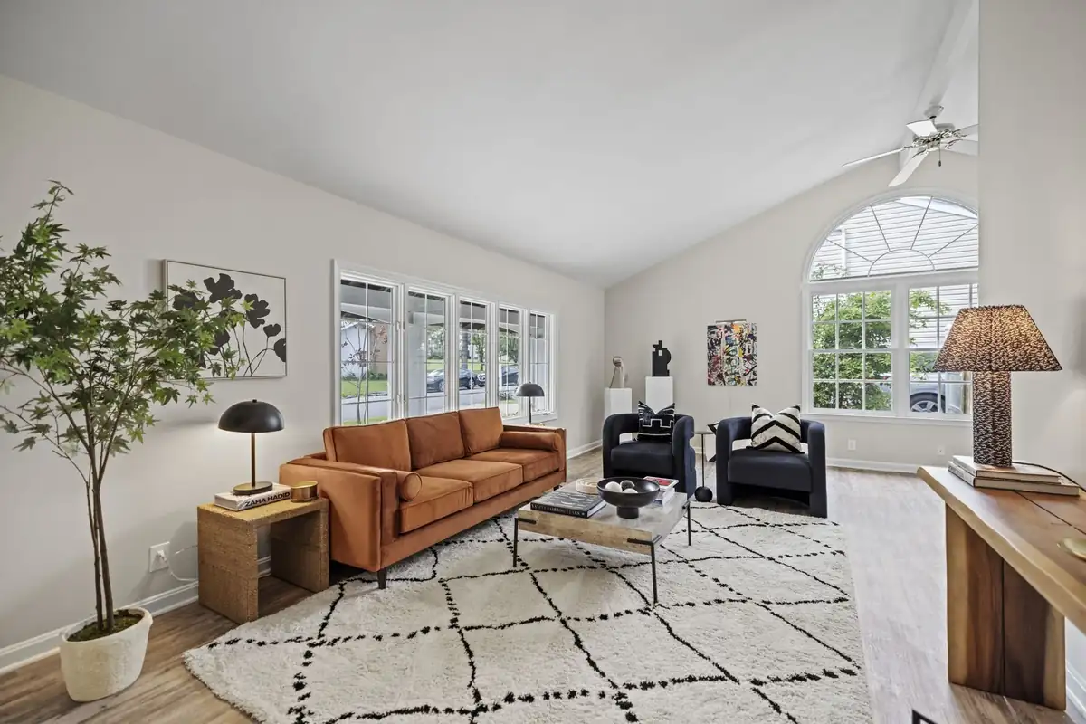 Home staging at 105 Baker Ln, Sterling, VA