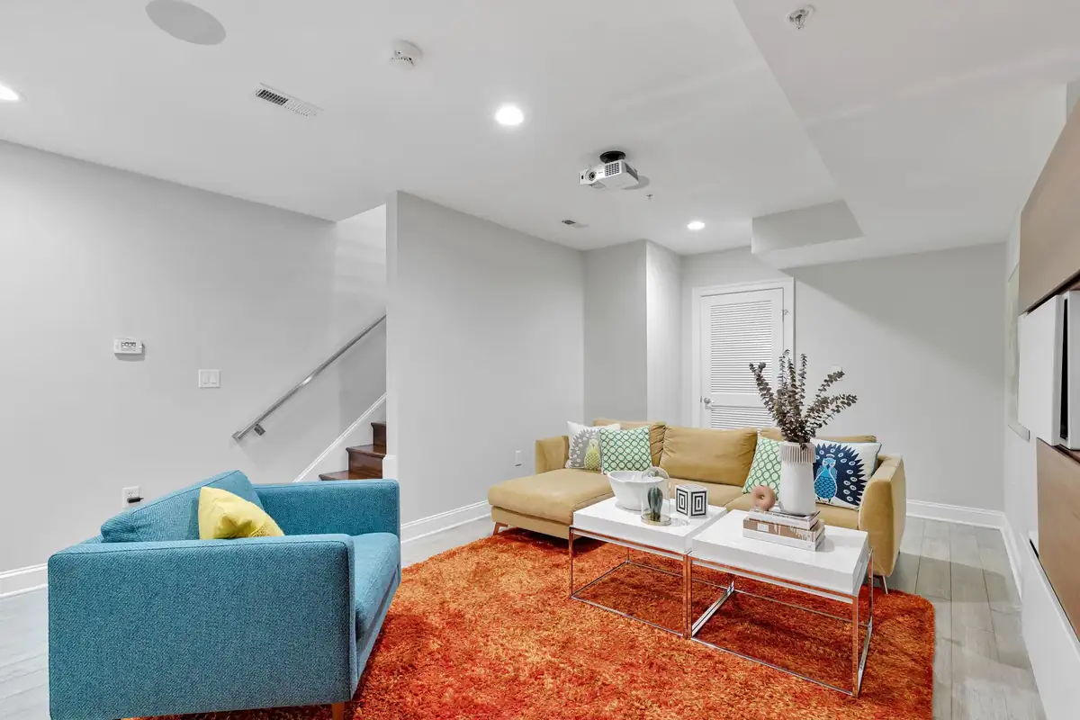 Home staging at Augmenting the Sellers Existing Furniture, photo 80 of 103
