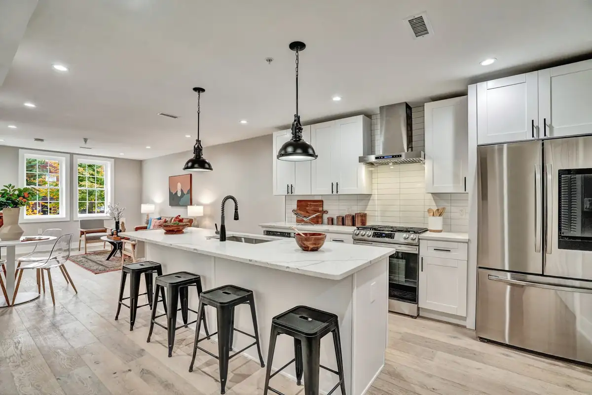 716 Kearny St NE-24.jpg