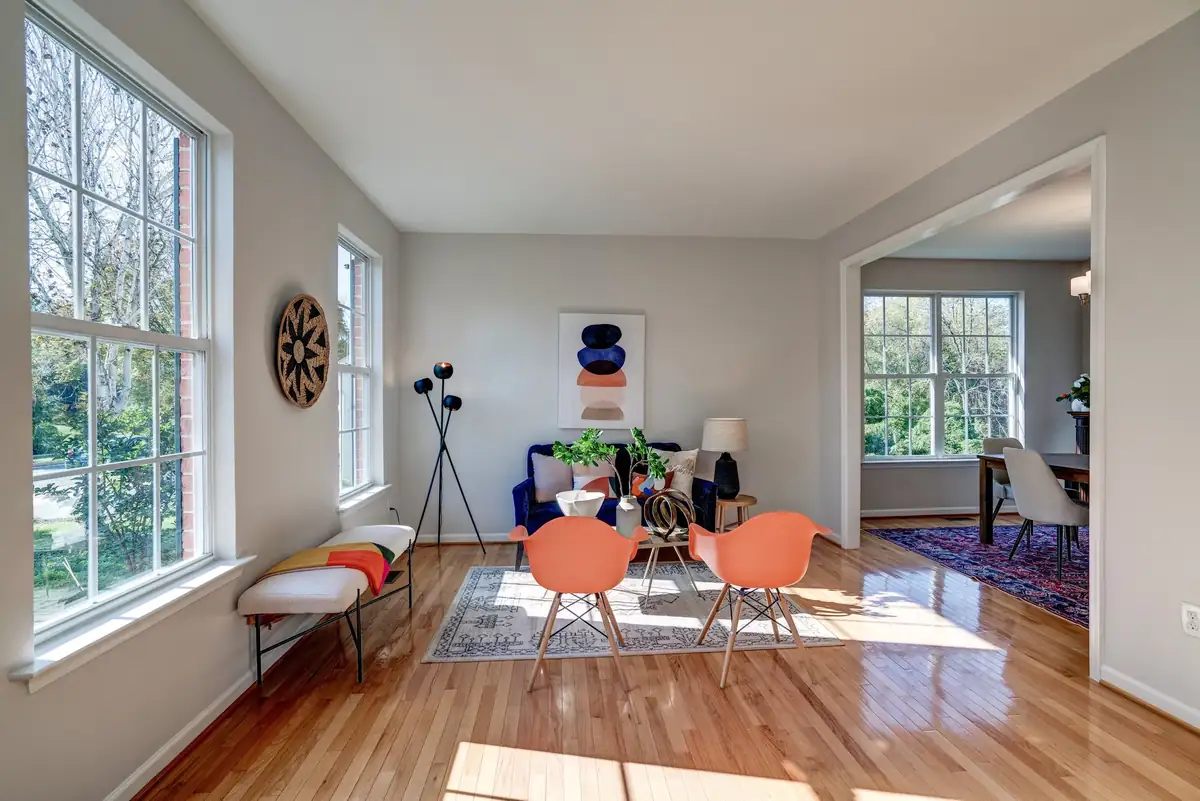 Home staging at 1926 Carter’s Grove Dr.
