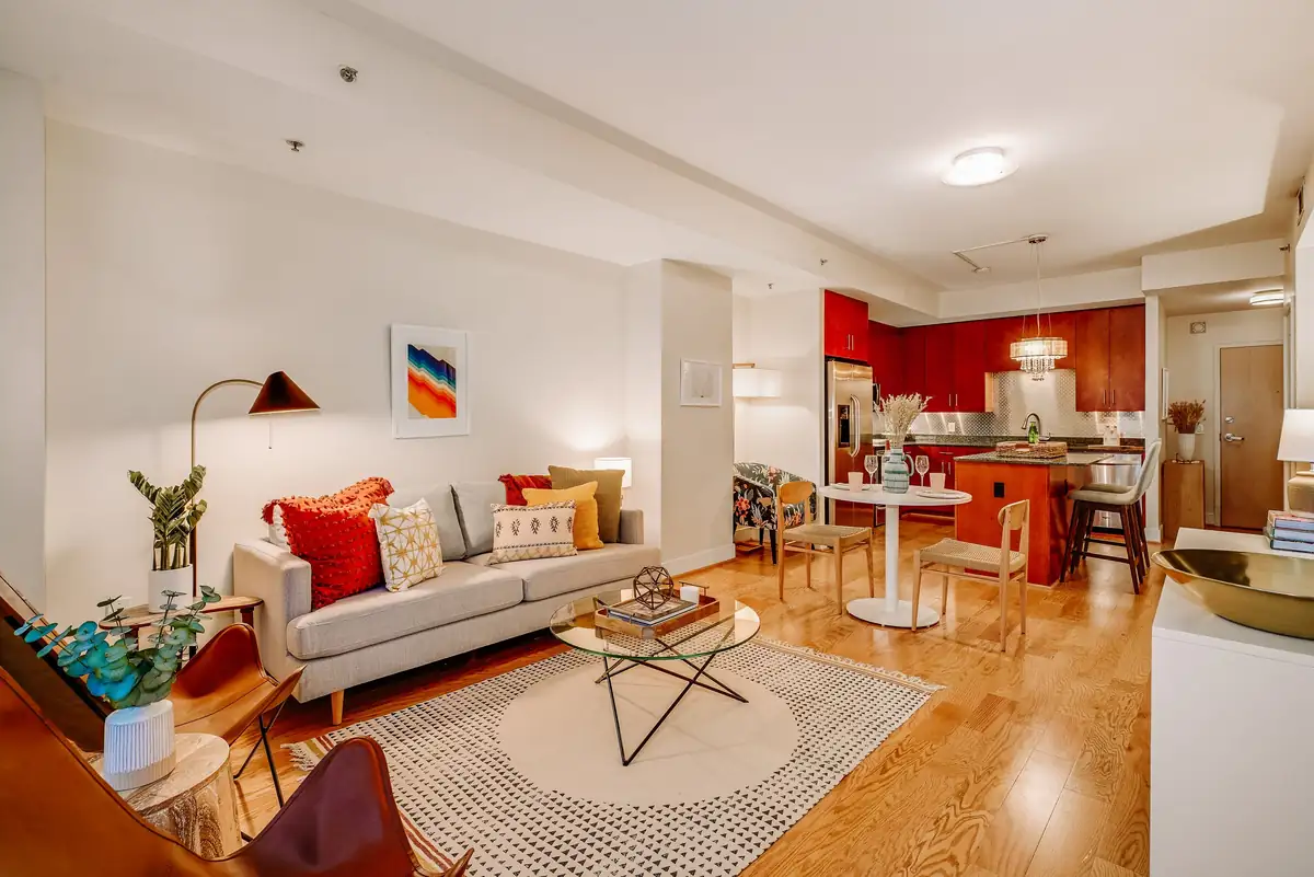 Home staging at 910 M St NW #206