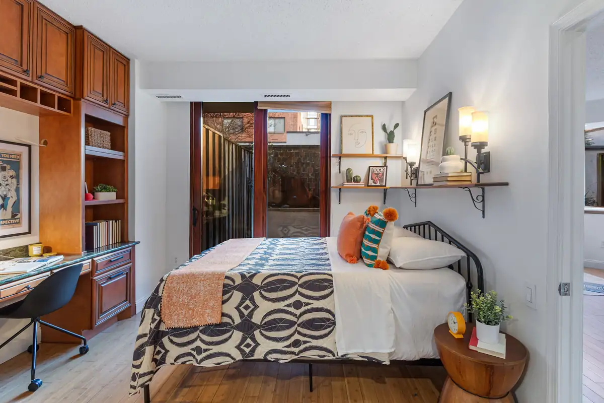 Home staging at 955 26th St NW APT 111