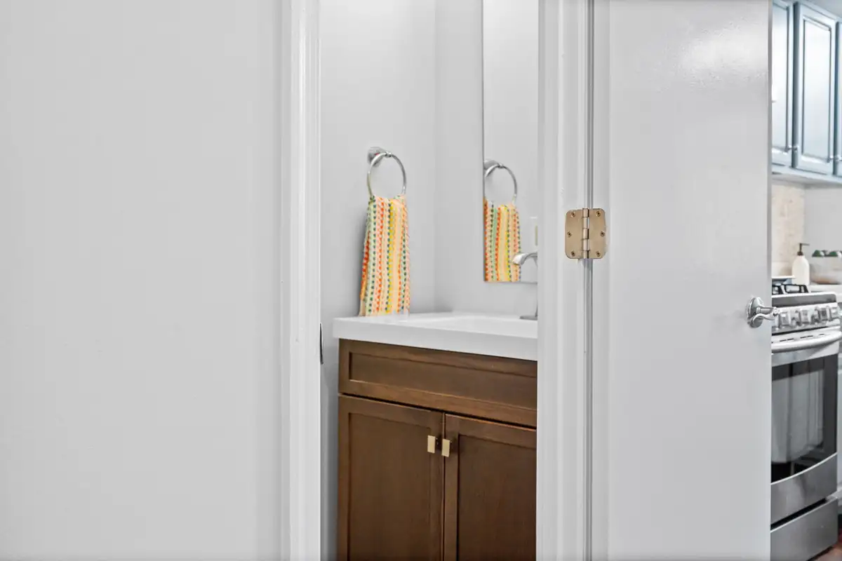 11-web-or-mls-424 Oakdale Place NW, Washington, DC 20001-10.jpg