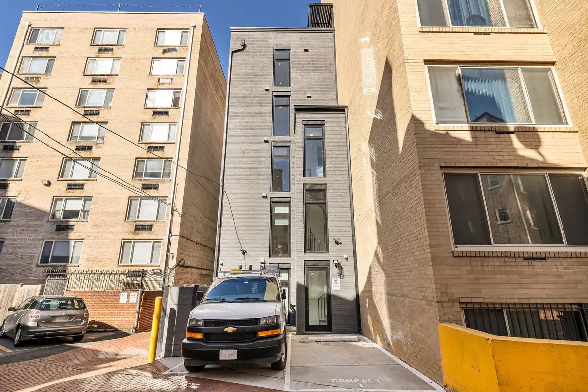 1460 Rhode Island Ave NW P8-0049.jpg