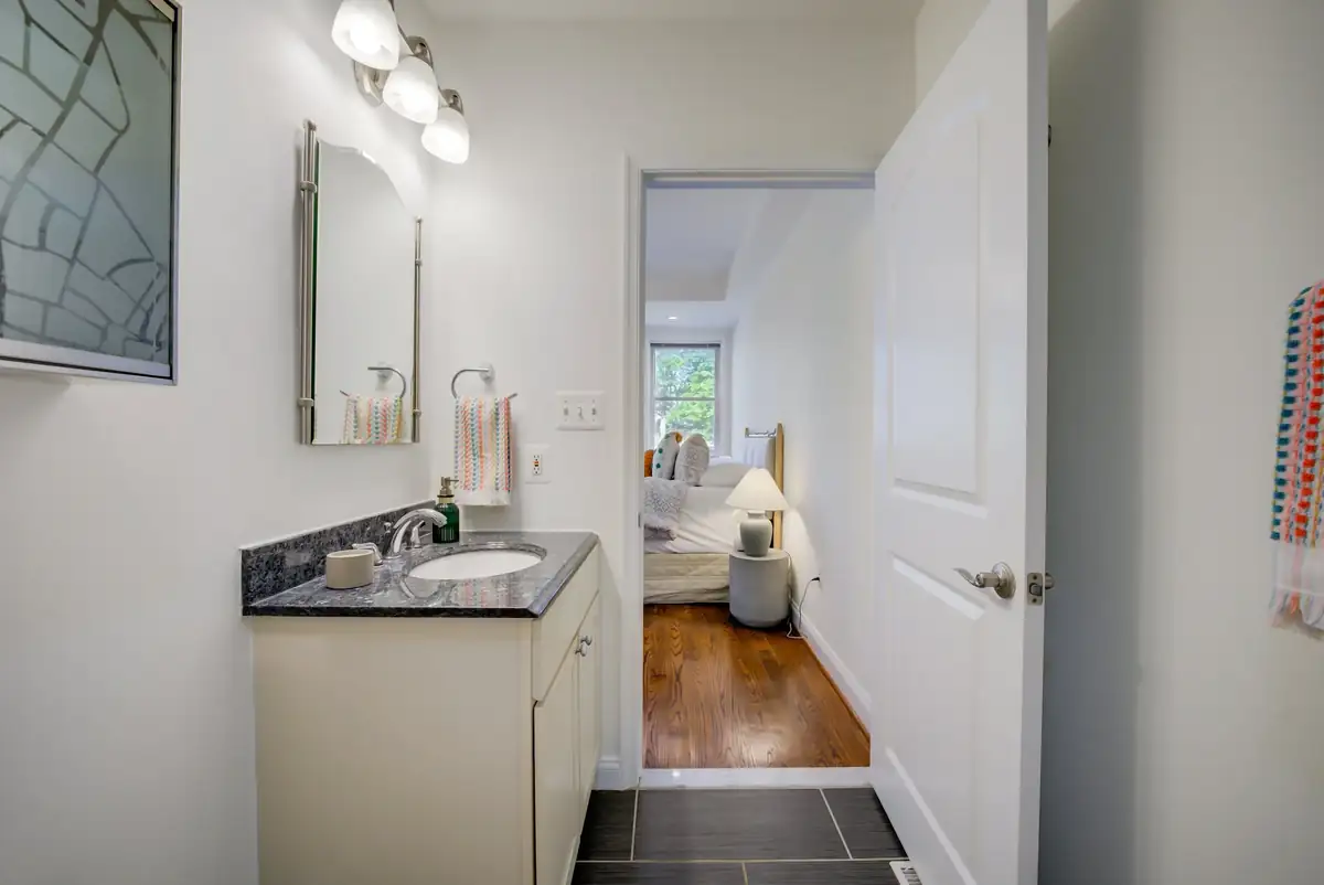 31-8th St NW 1-031.jpg