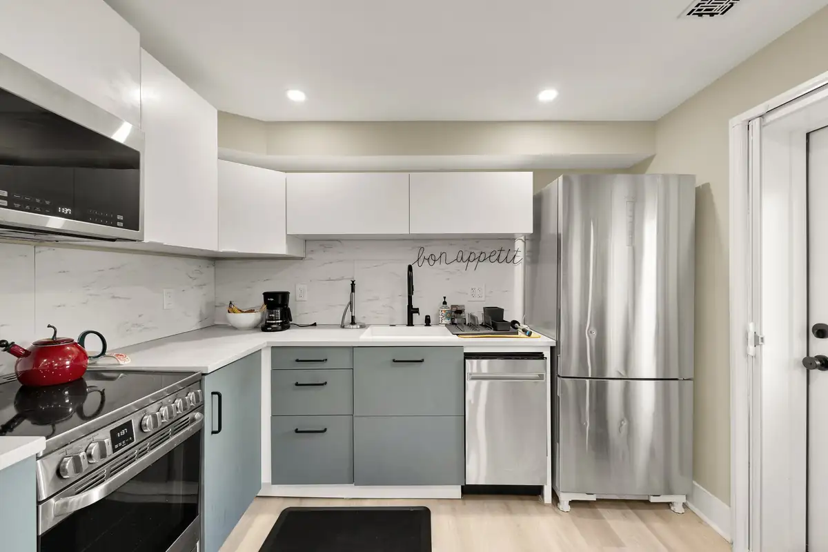 8215 Roanoke Ave Reshoot-0069.jpg