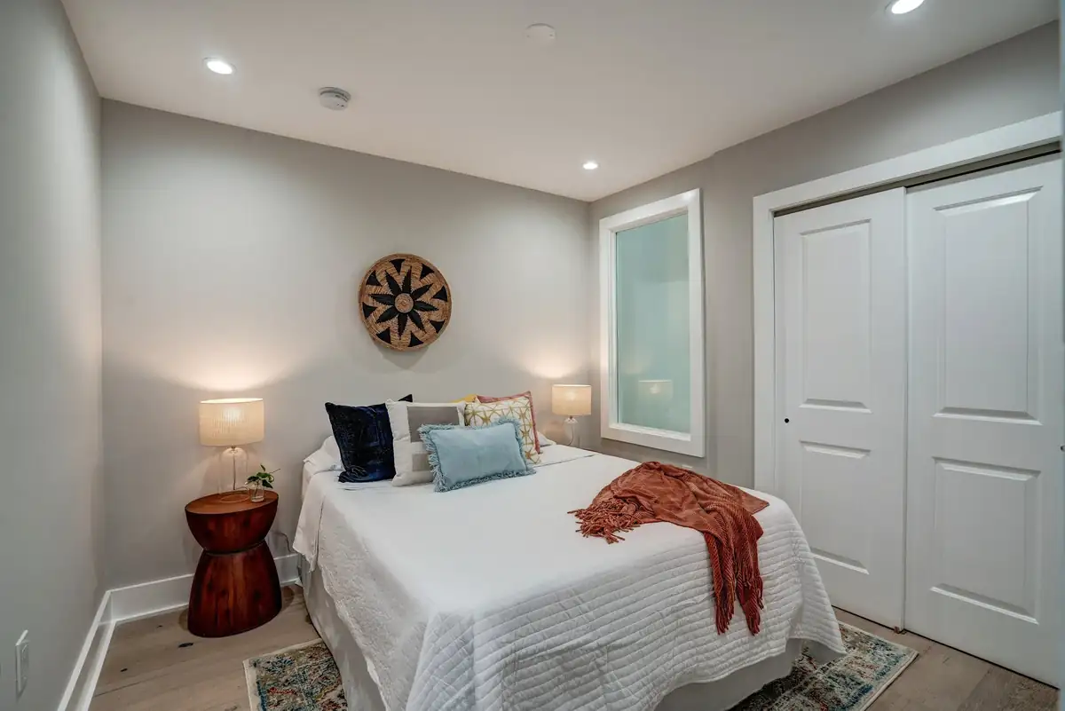 716 Kearny St NE-36.jpg