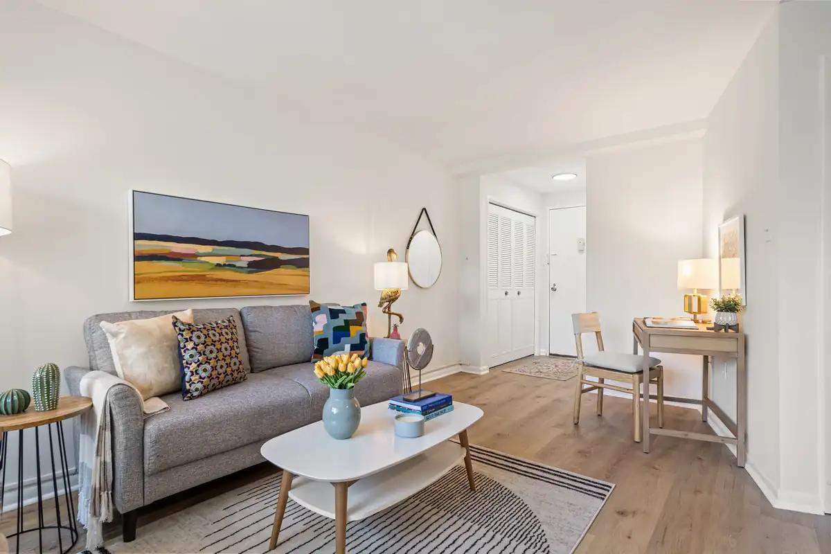 10201 Grosvenor Pl 703 - 0009.jpg