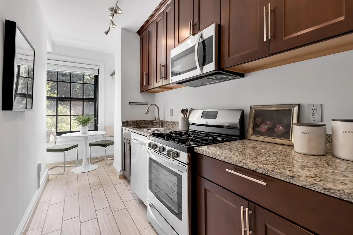 1101 L St NW 307-0007.jpg