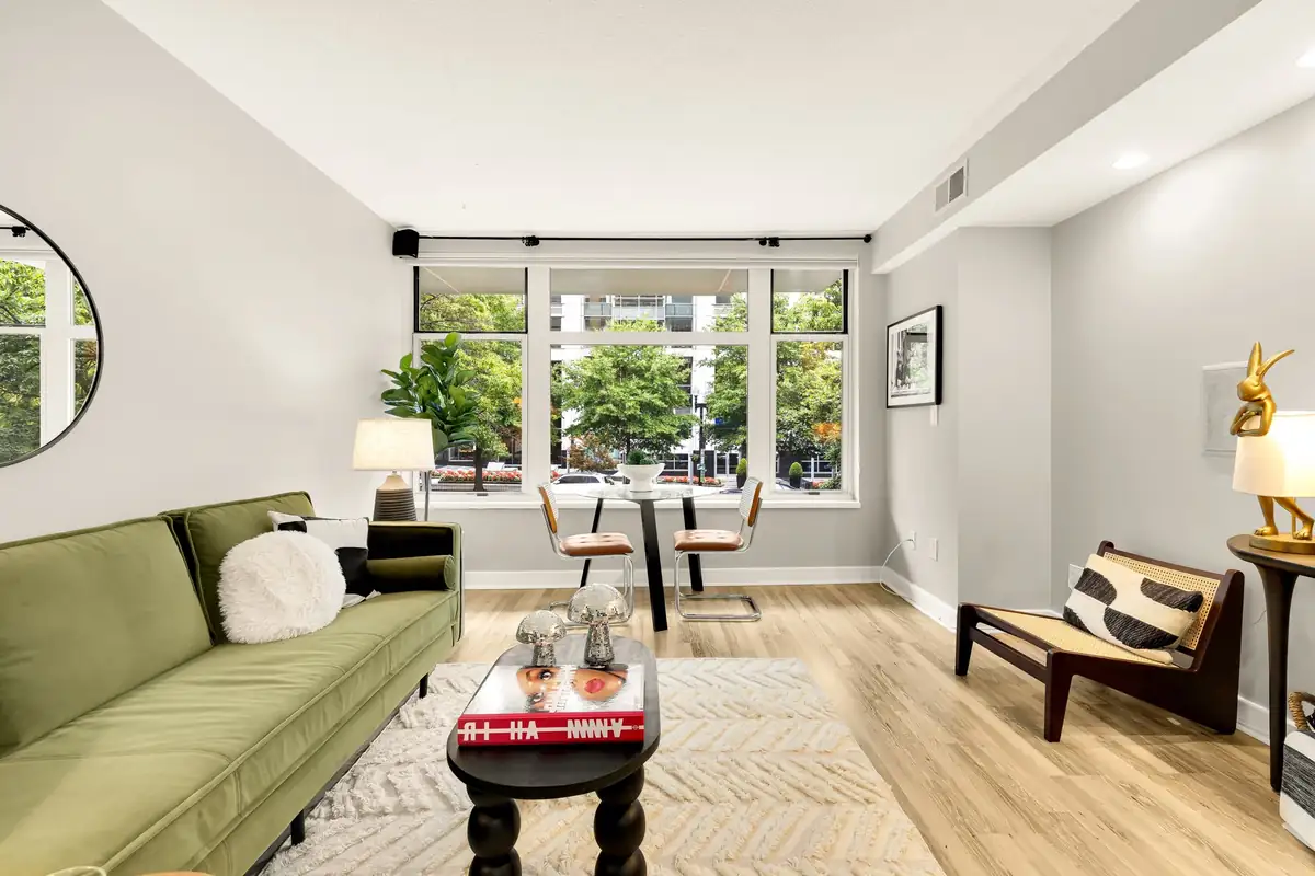 1150 K St NW 202-0015.jpg