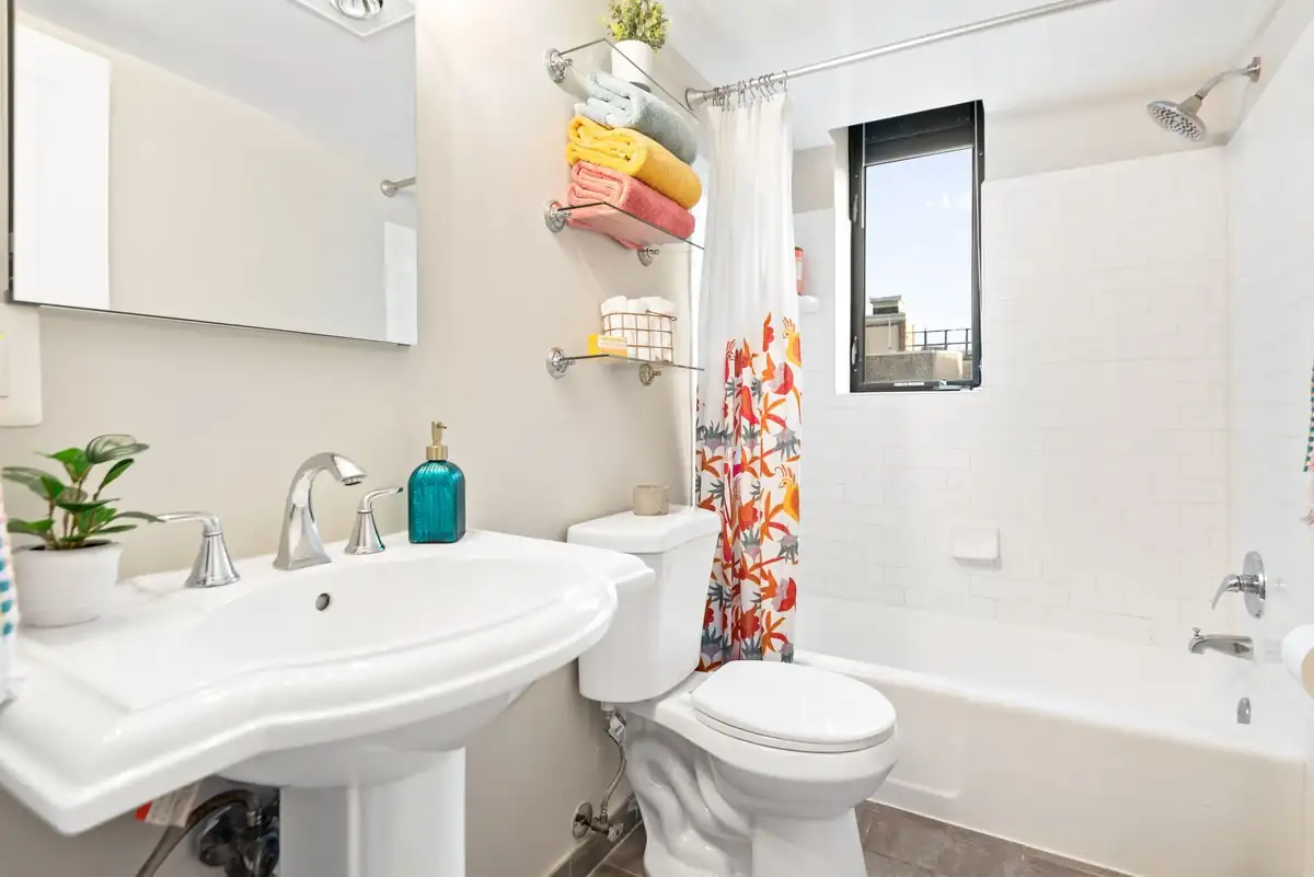 27-web-or-mls-1701 16th Street NW #807-27.jpg