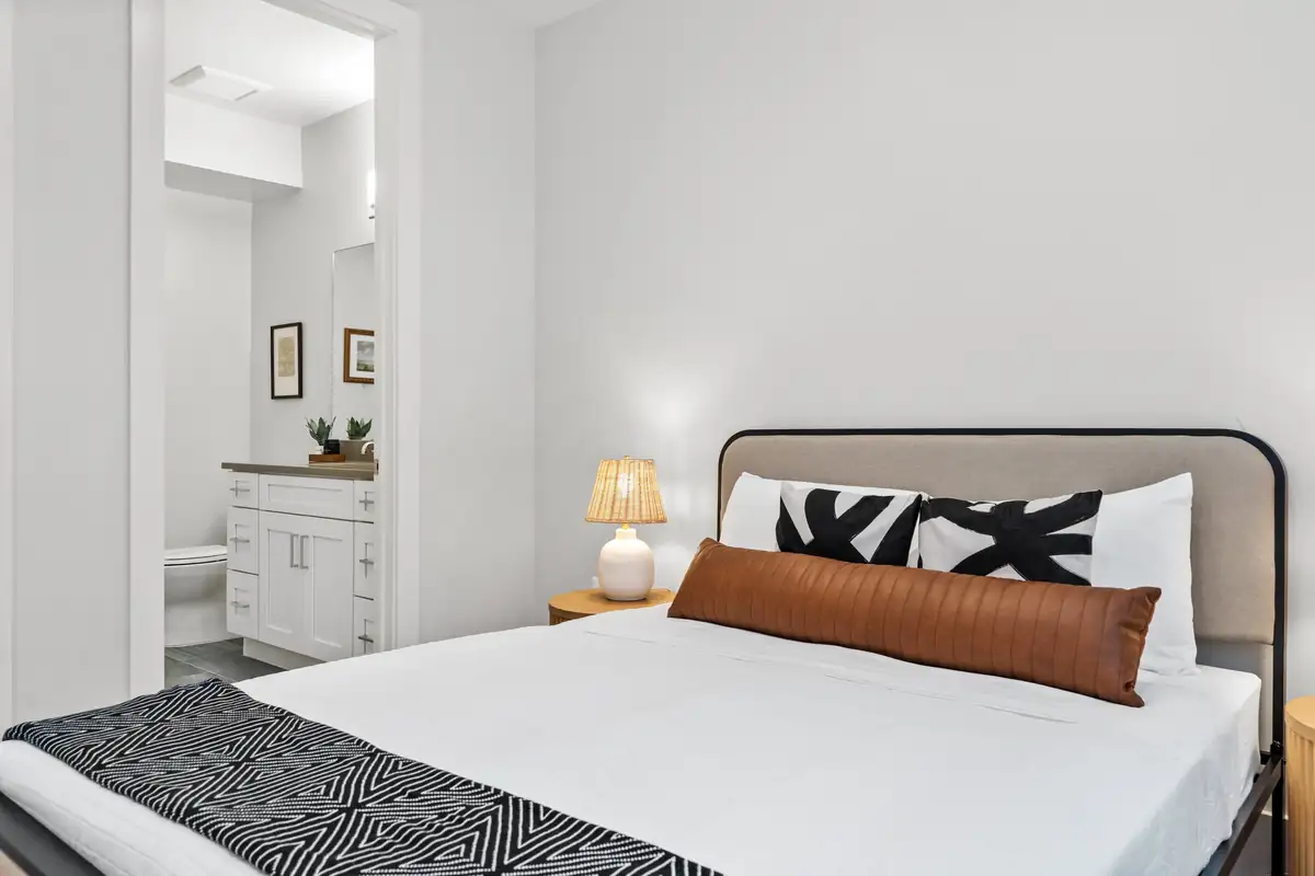3915 Fulton St NW unit 2 - 0023.jpg