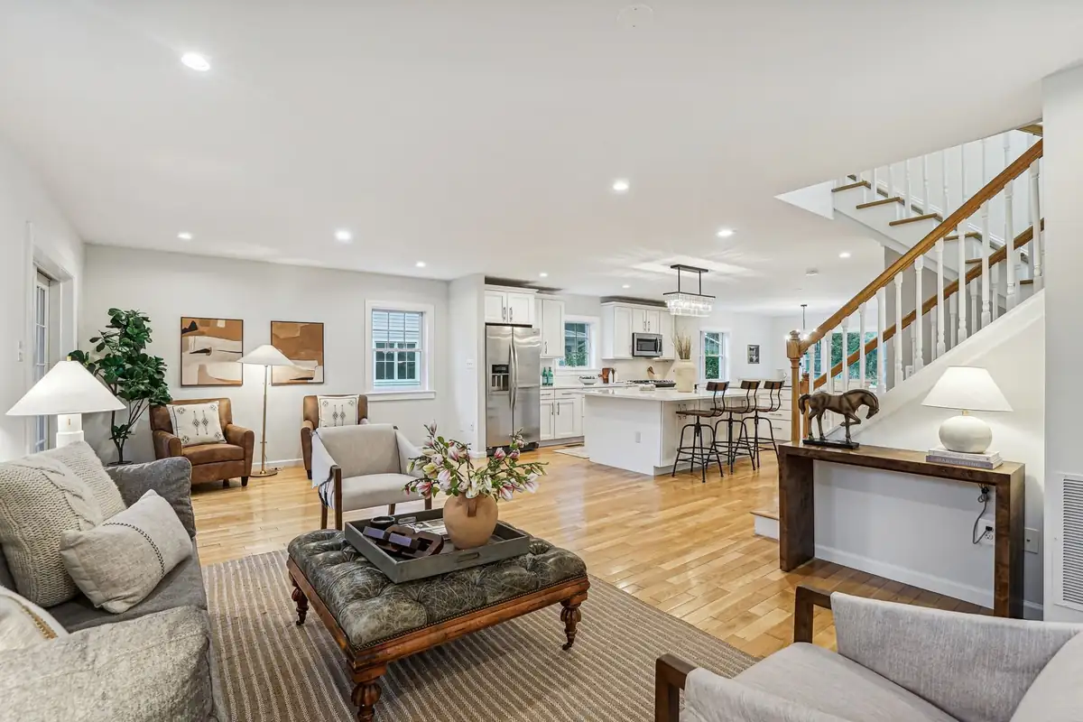 Home staging at 2152 N Quebec St