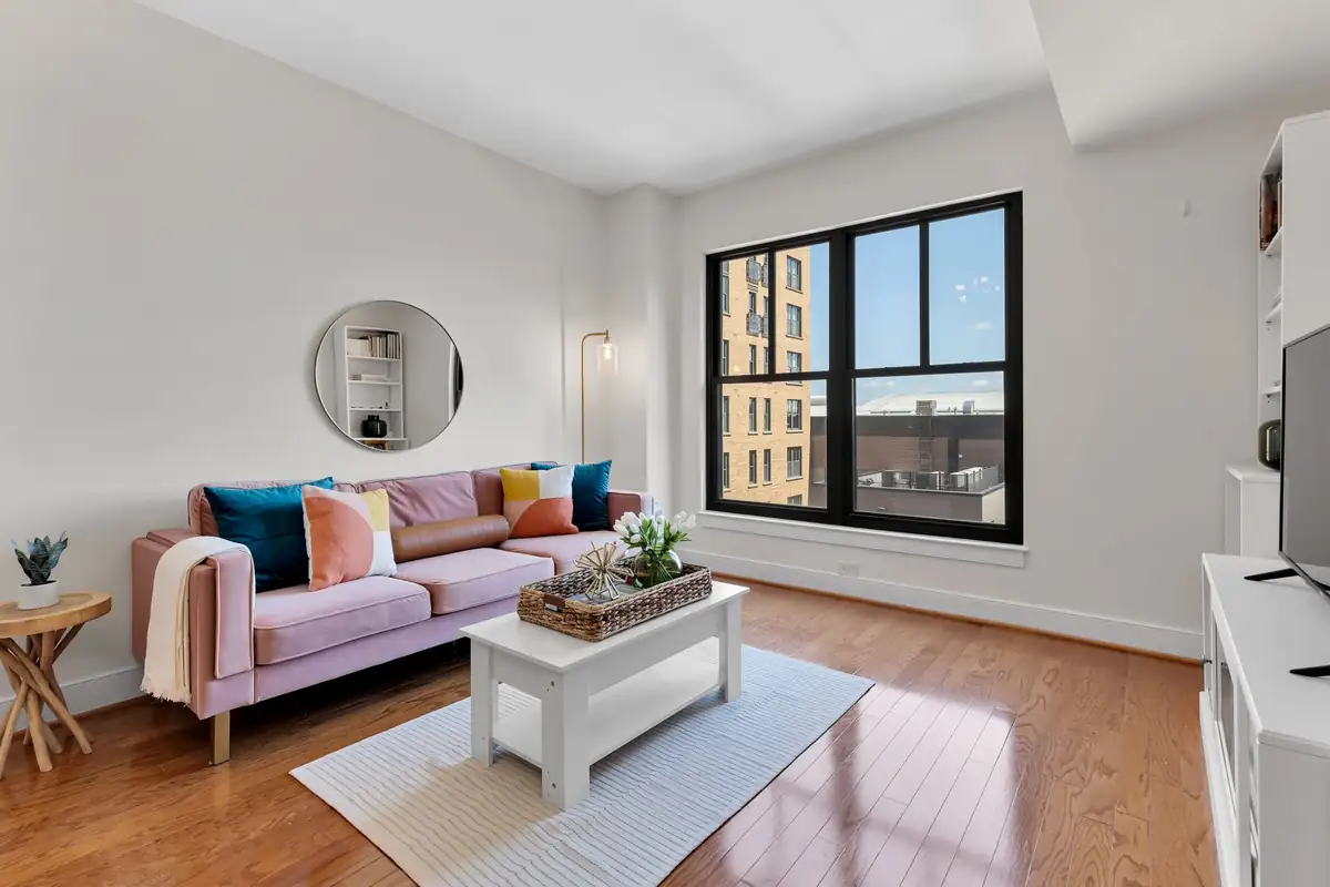 Home staging at 910 M St NW #801