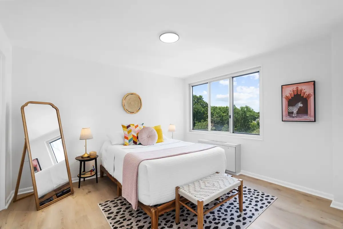 10201 Grosvenor Pl 703 - 0021.jpg