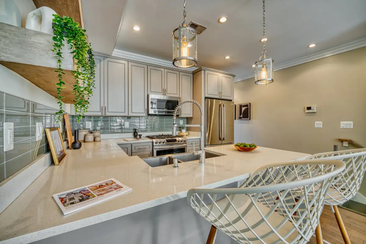 Home staging at 52 Quincy Pl NE #2