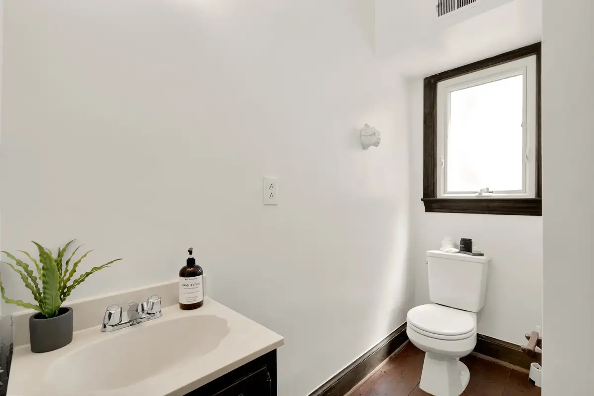 516 9th St SE-0011.jpg
