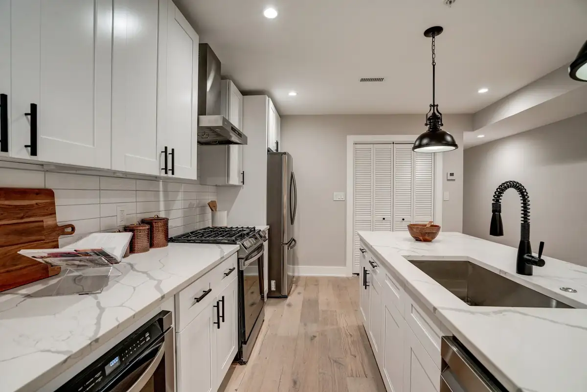 716 Kearny St NE-23.jpg